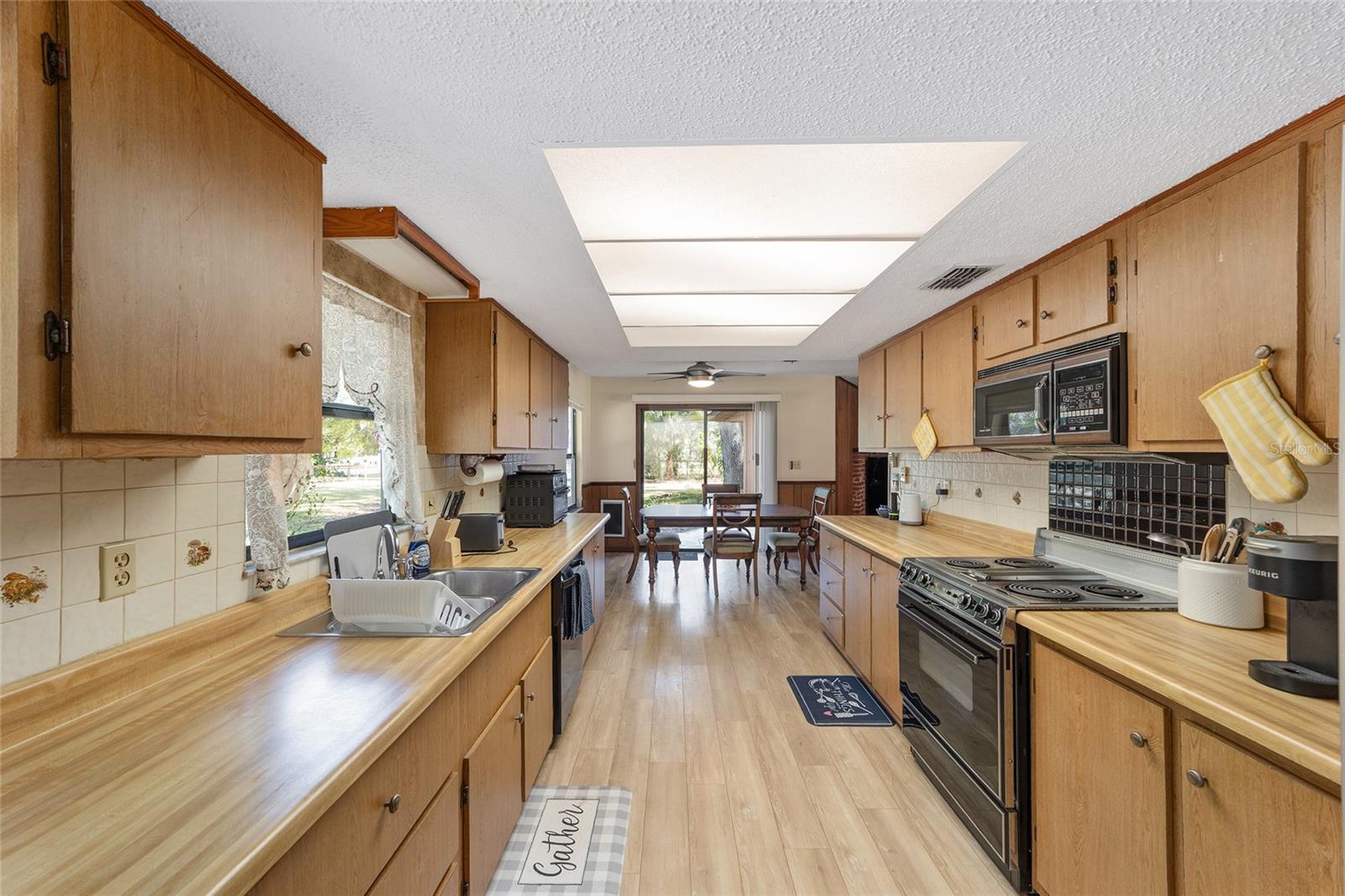 Image 13 of 33 For 14020 160th Avenue