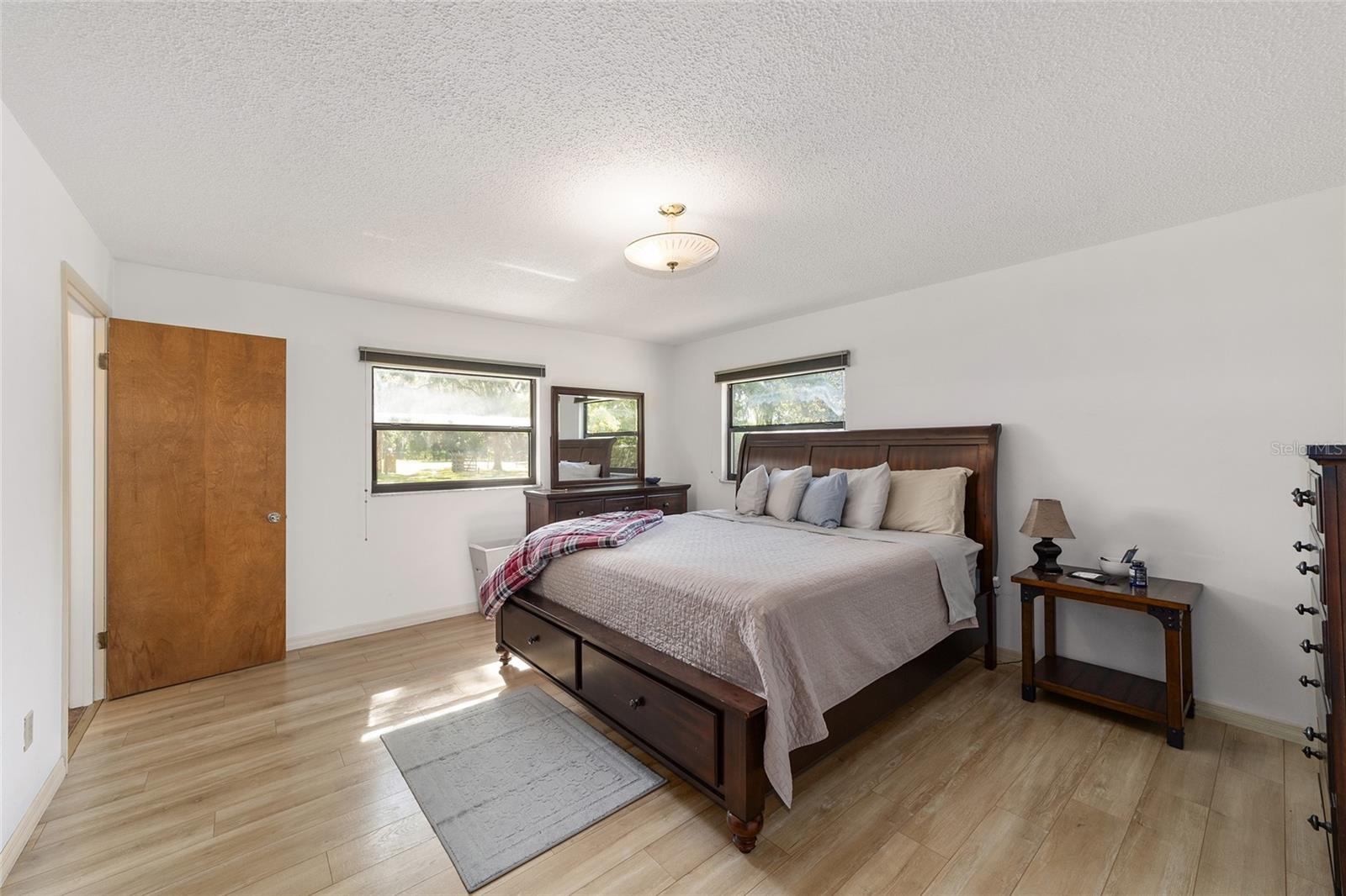 Image 14 of 33 For 14020 160th Avenue