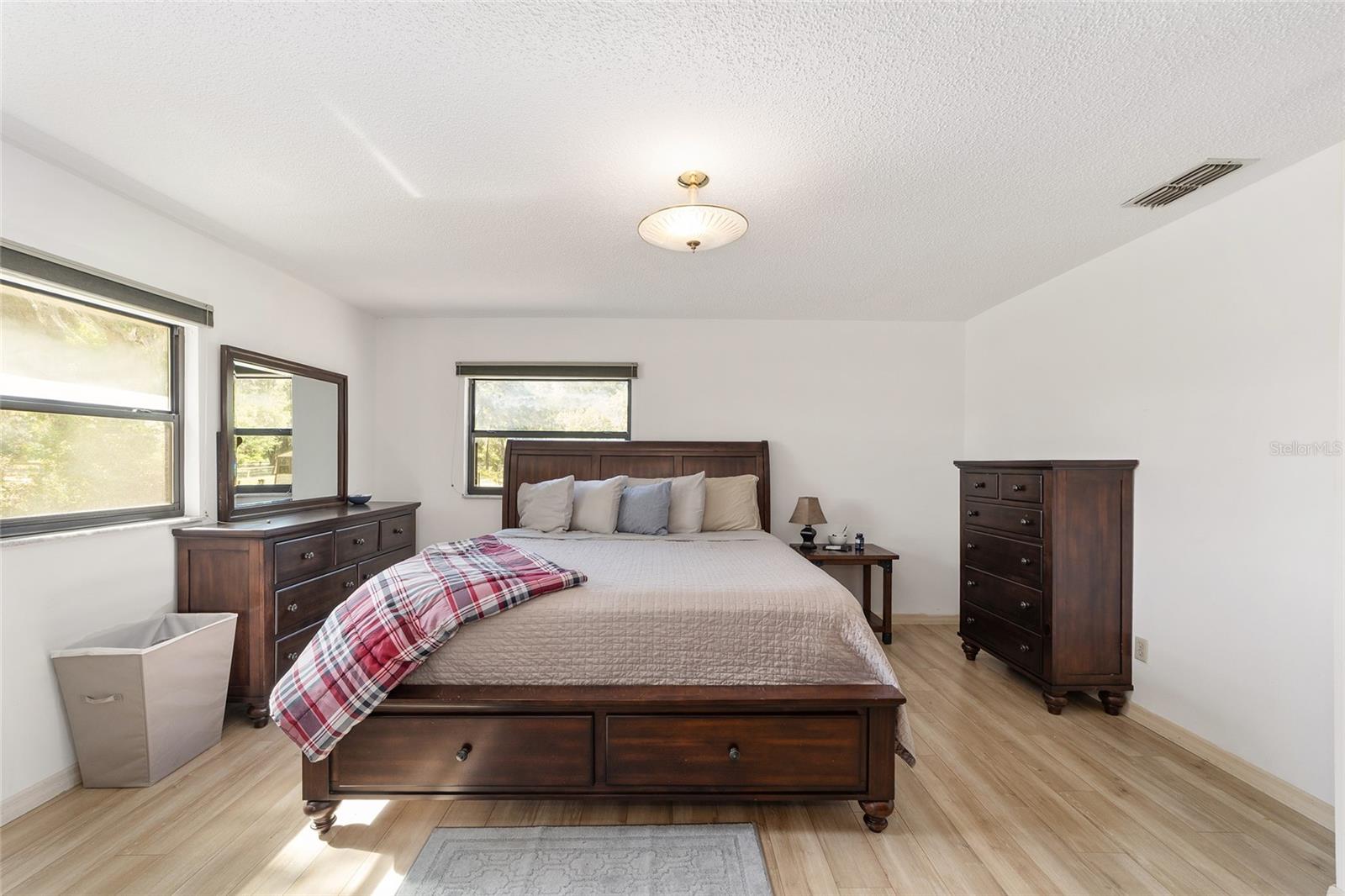 Image 15 of 33 For 14020 160th Avenue