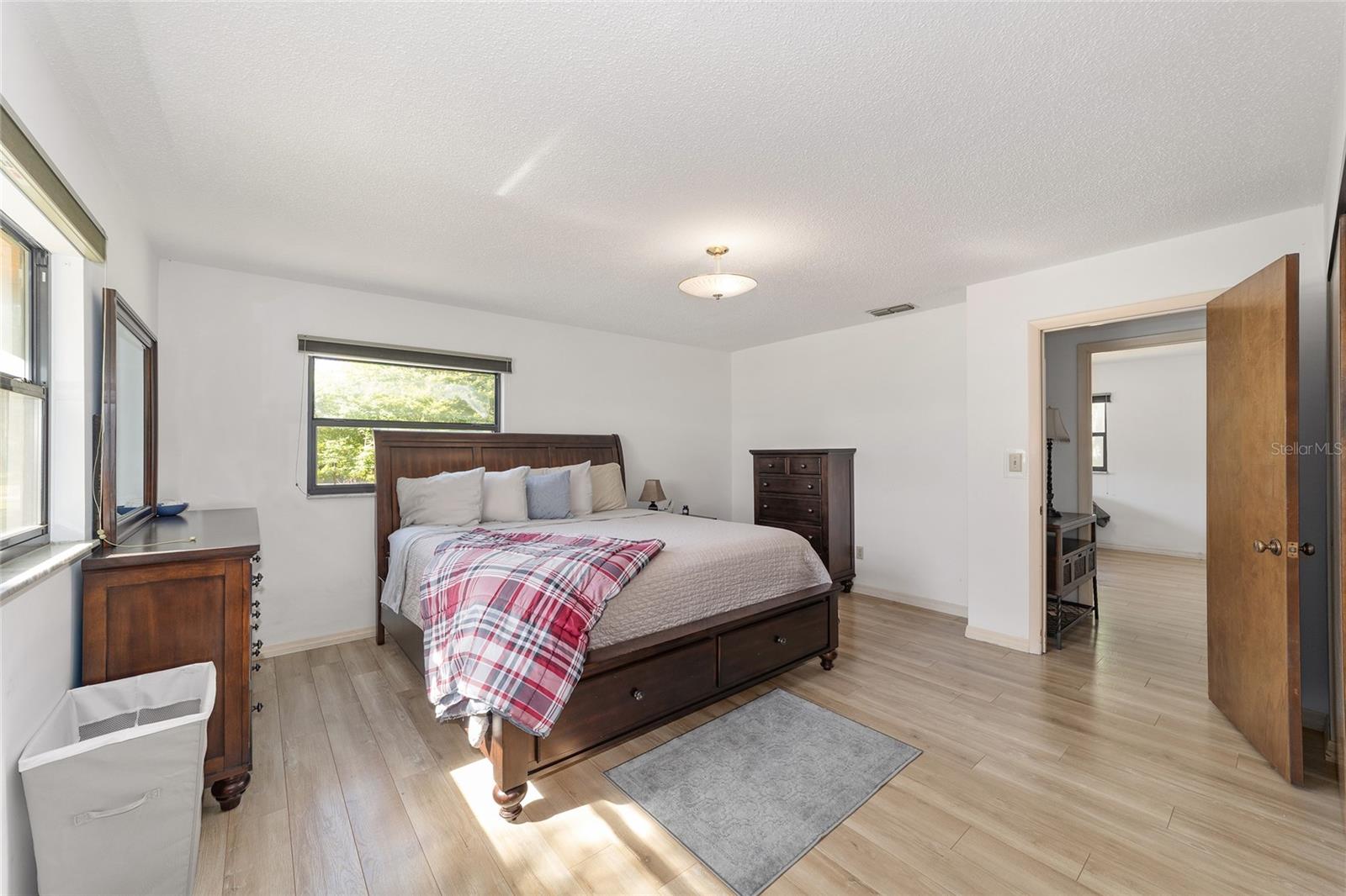 Image 16 of 33 For 14020 160th Avenue