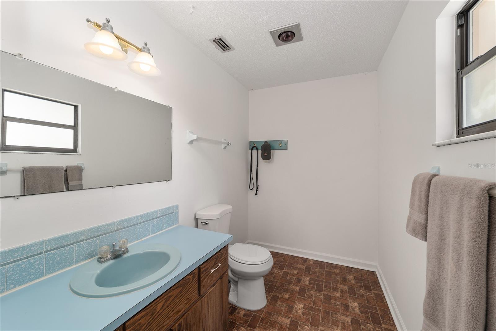 Image 17 of 33 For 14020 160th Avenue