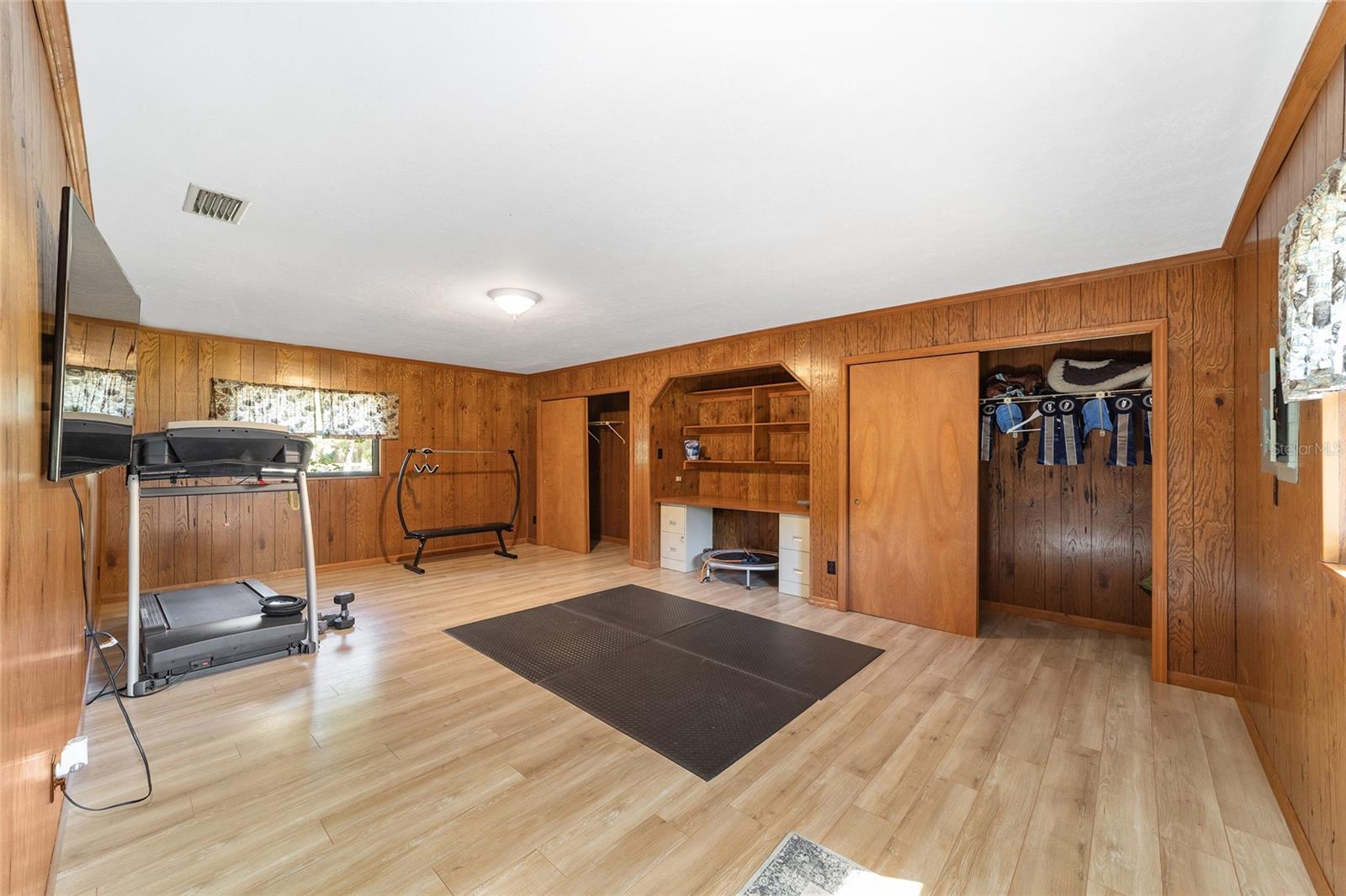 Image 20 of 33 For 14020 160th Avenue