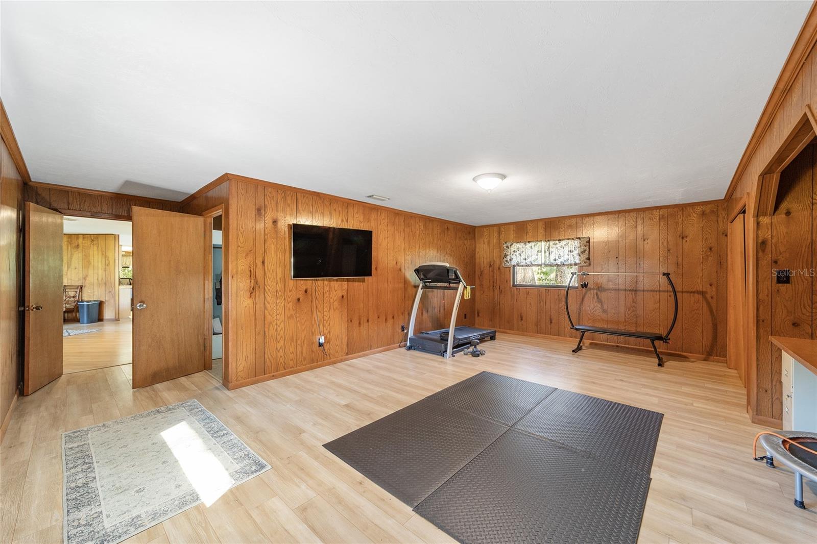 Image 21 of 33 For 14020 160th Avenue