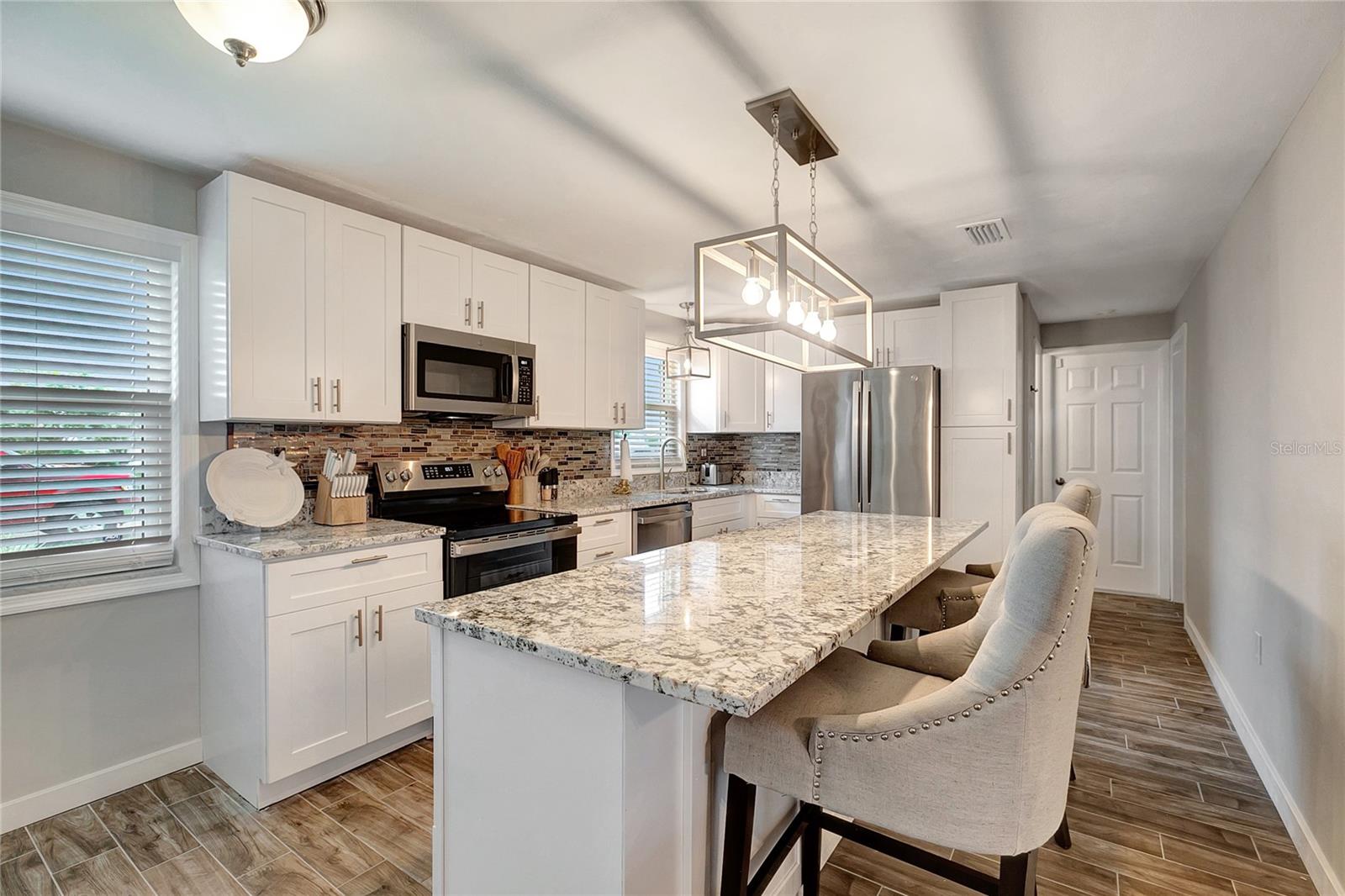 Image 3 of 40 For 242 176th Avenue E