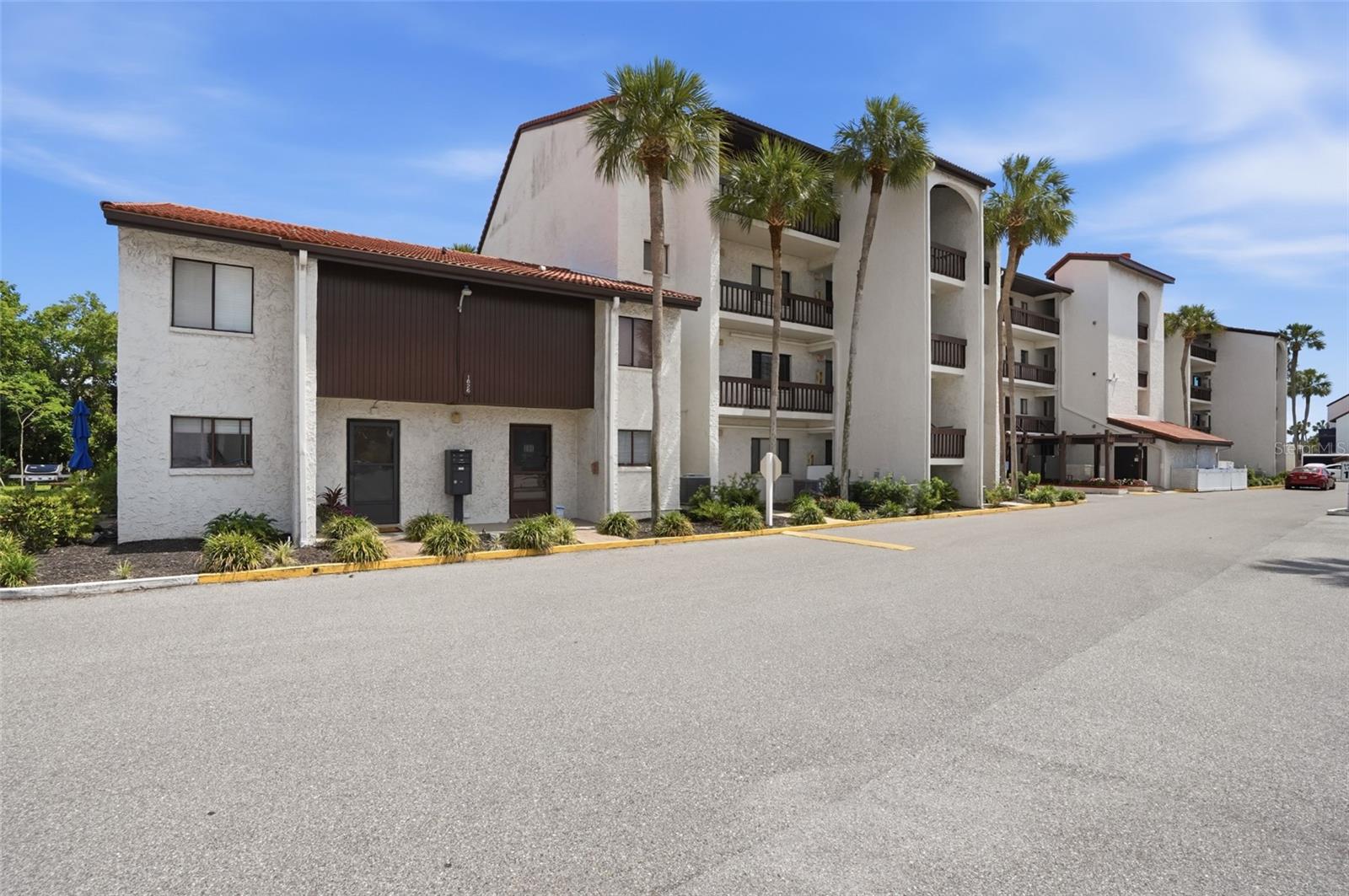 Image 2 of 67 For 1624 Stickney Point Road 1624-208