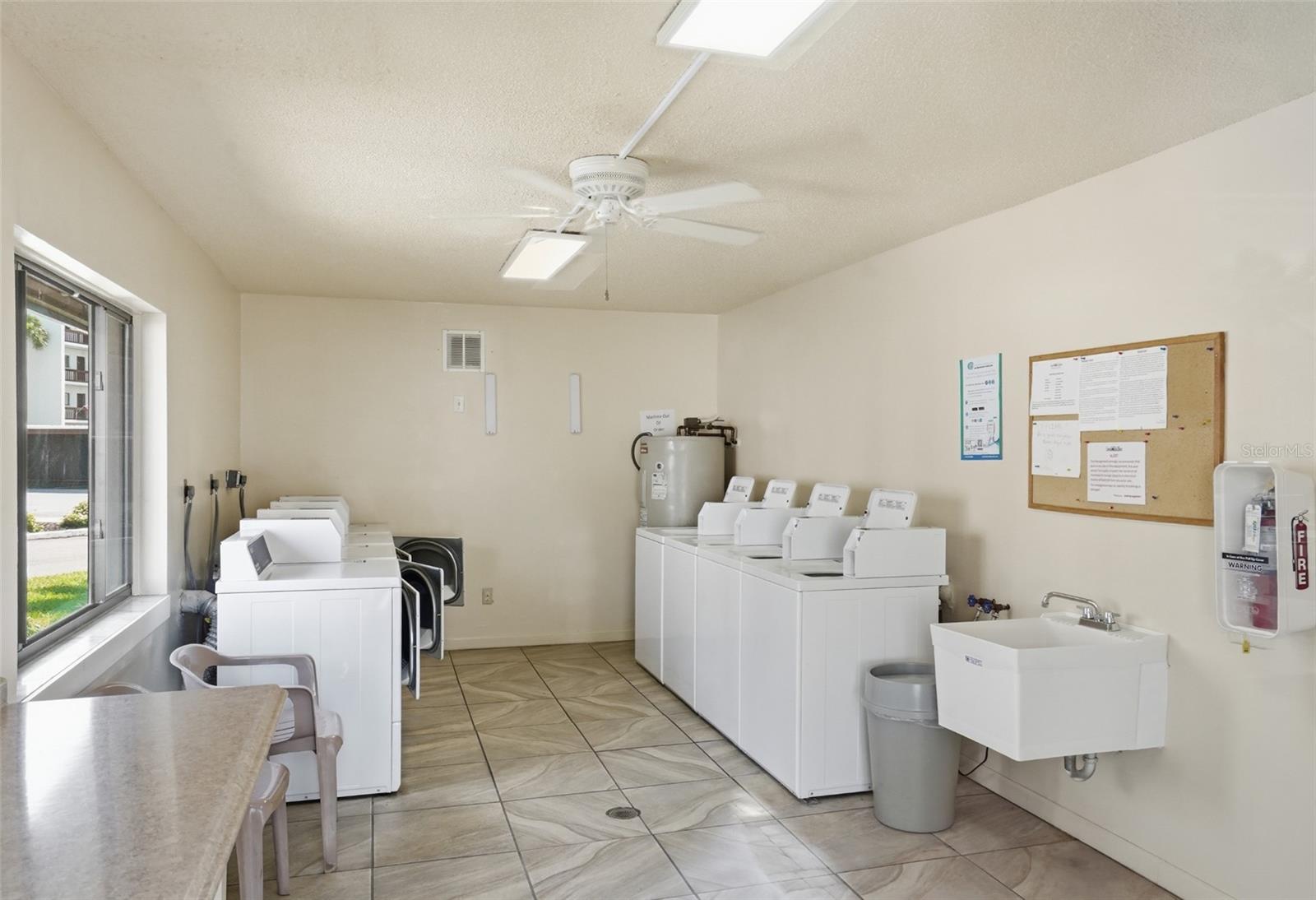 Image 33 of 67 For 1624 Stickney Point Road 1624-208