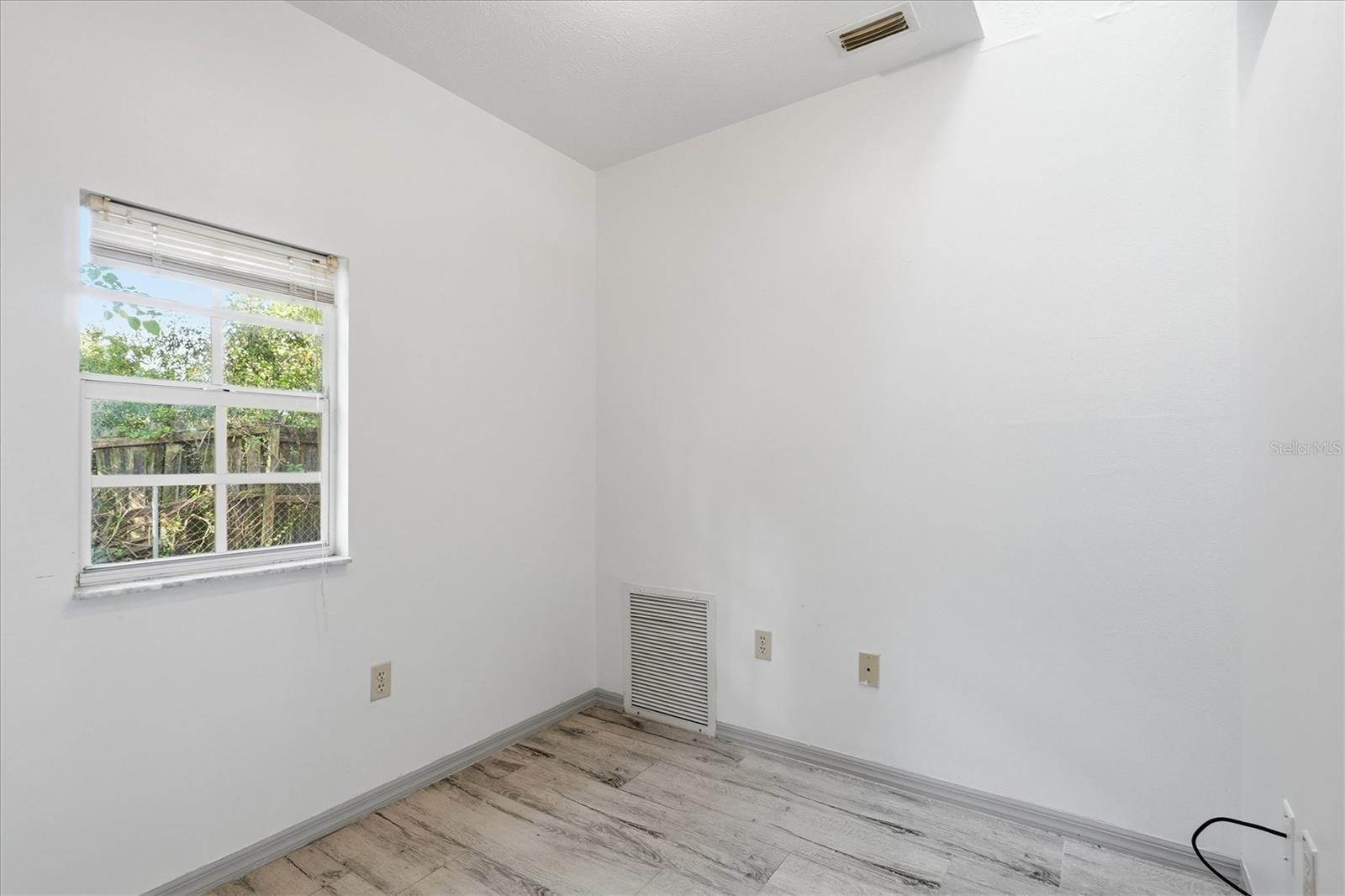 Image 16 of 31 For 2270 34th Street
