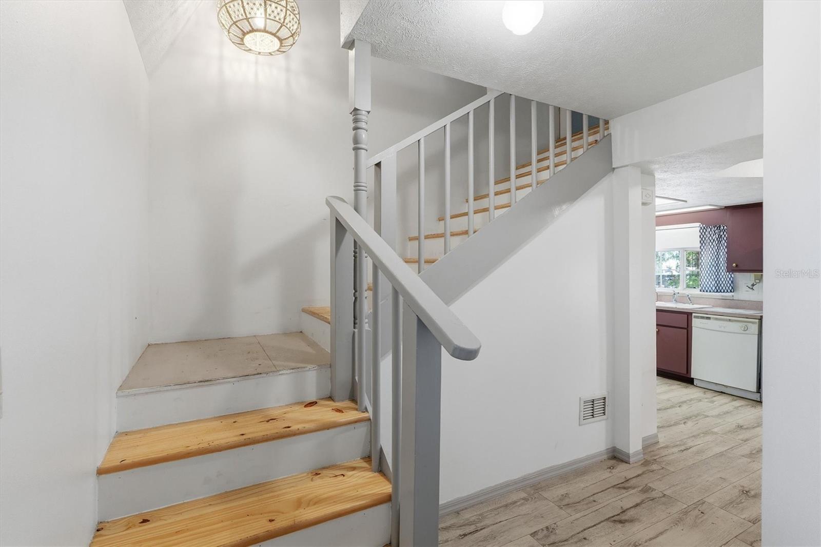 Image 17 of 31 For 2270 34th Street