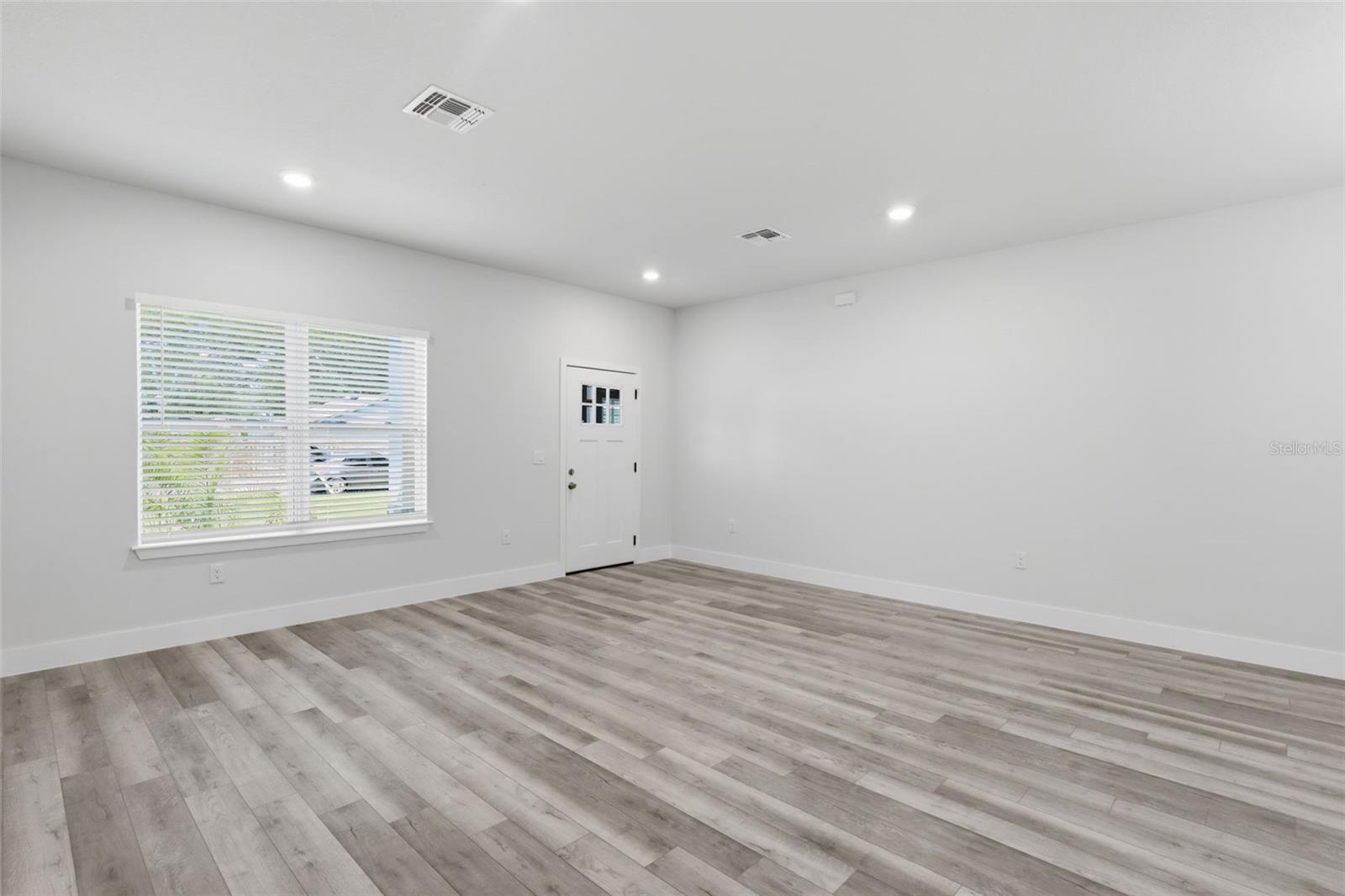 Image 4 of 46 For 16475 89th Terrace