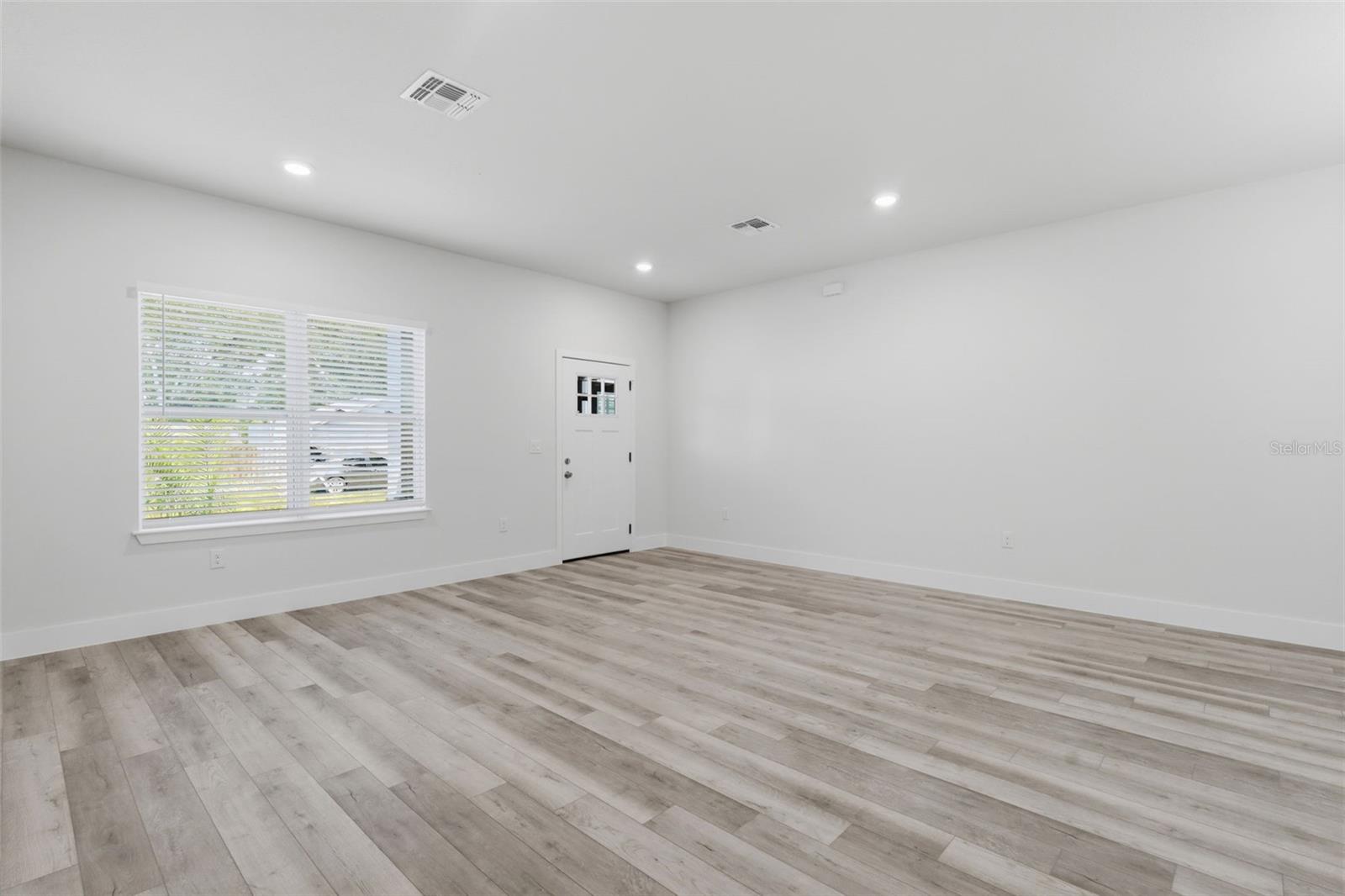 Image 5 of 46 For 16475 89th Terrace