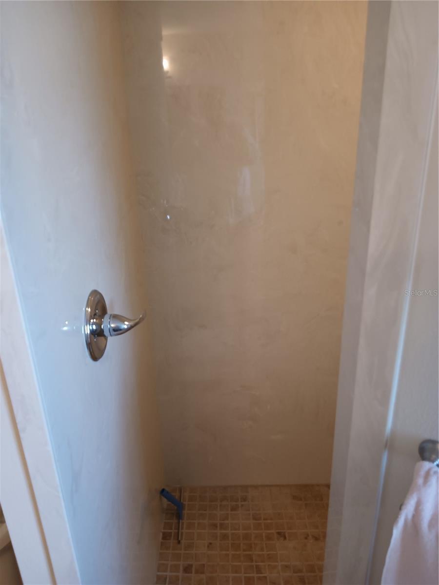 Image 17 of 27 For 987 65 Circle