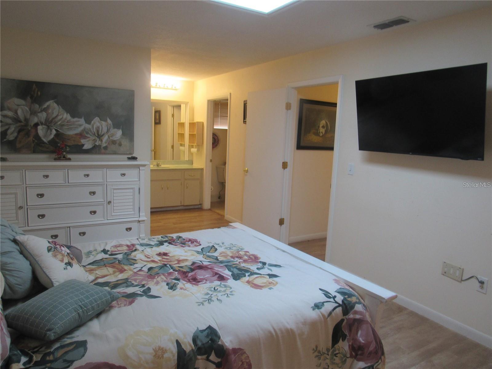 Image 6 of 21 For 8942 109th Lane