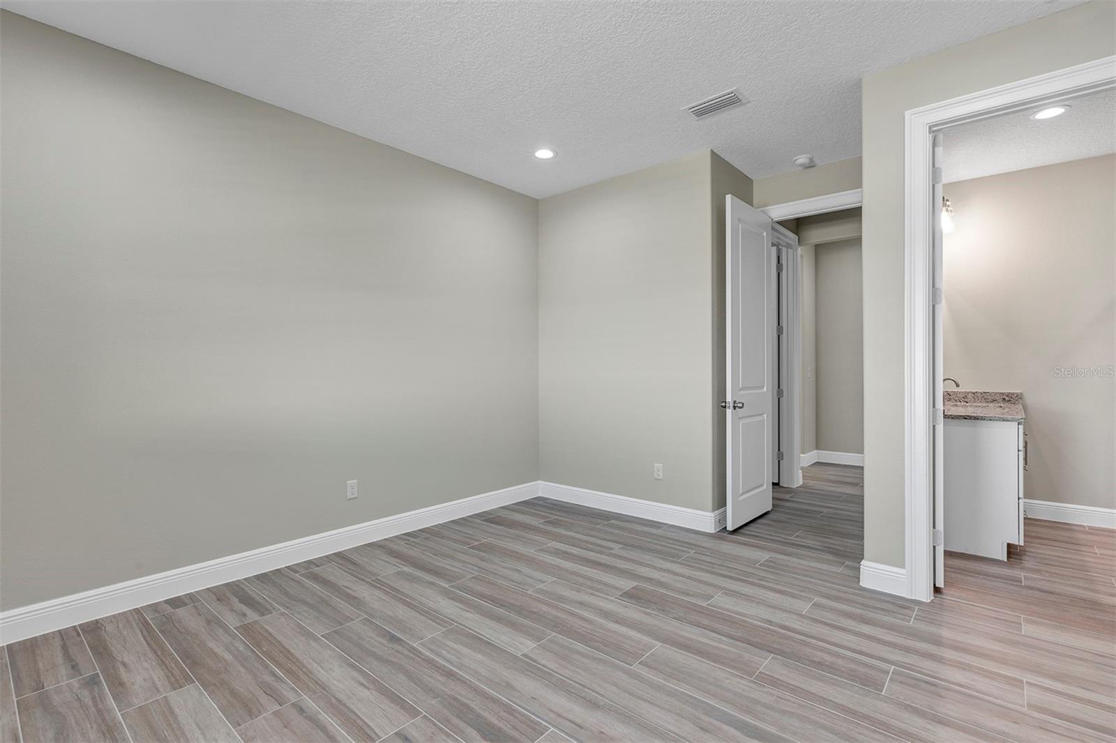Image 23 of 45 For 3919 135th Lane