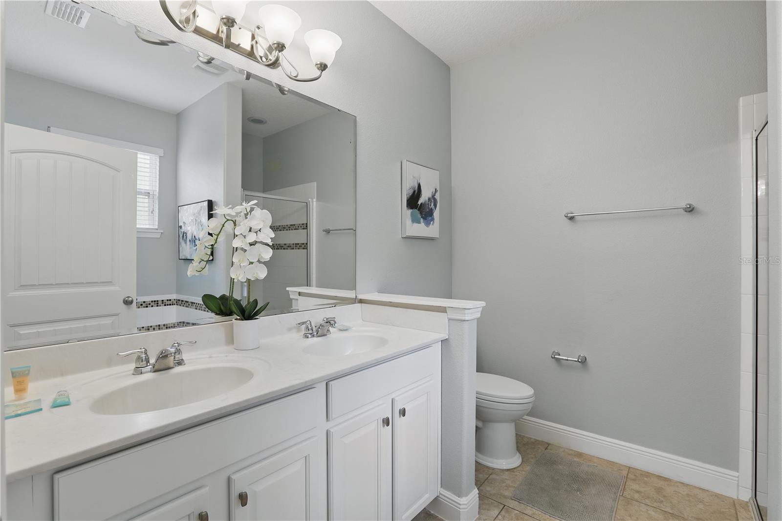Image 20 of 55 For 4147 Oaktree Drive