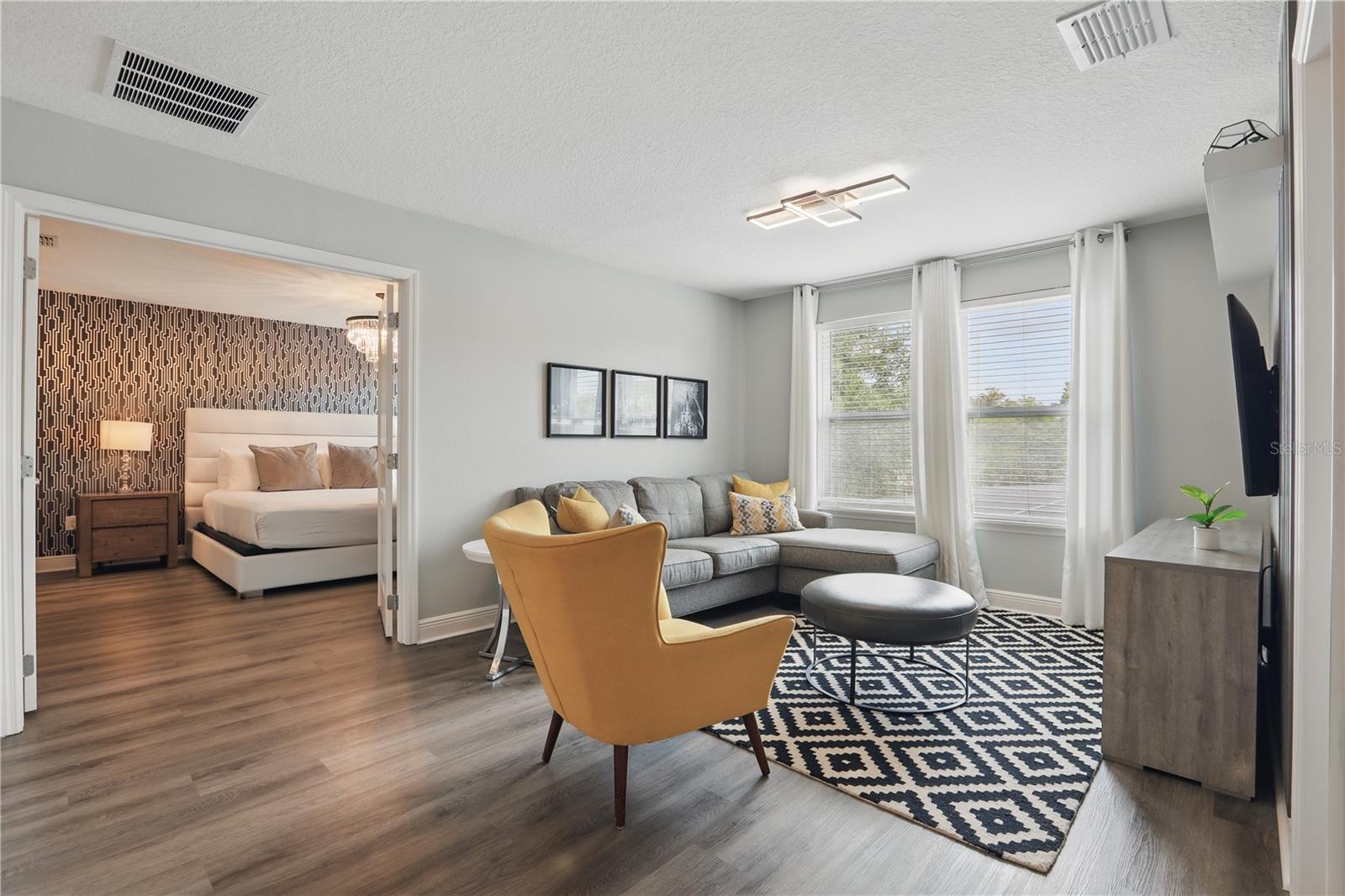 Image 21 of 55 For 4147 Oaktree Drive