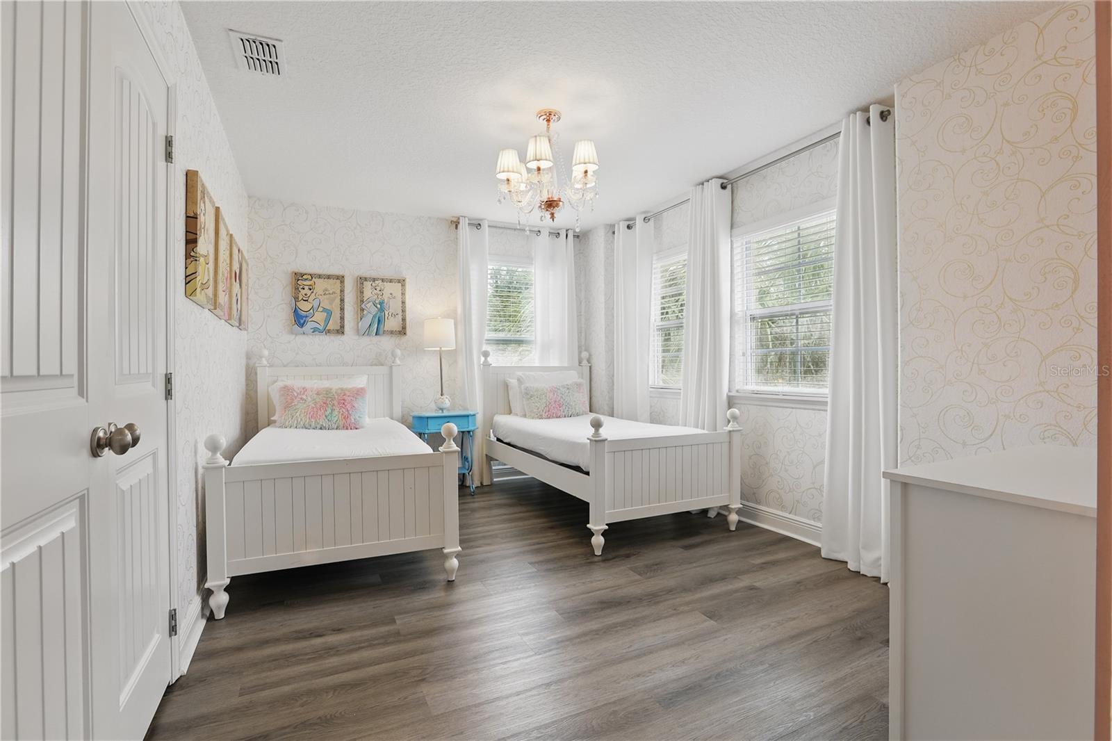 Image 30 of 55 For 4147 Oaktree Drive