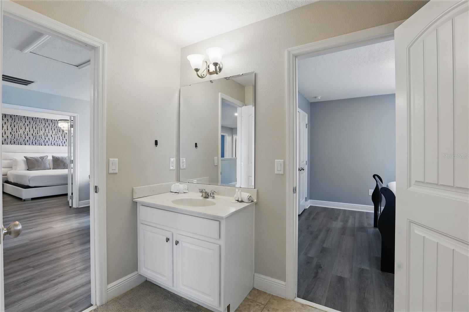 Image 34 of 55 For 4147 Oaktree Drive