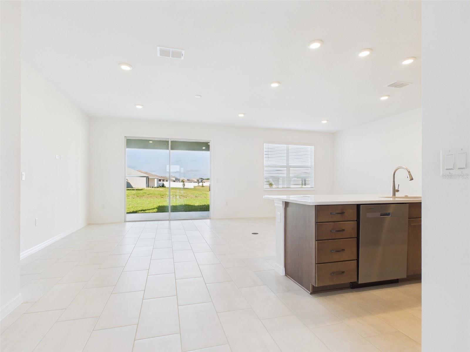 Image 4 of 26 For 5824 70th Terrace