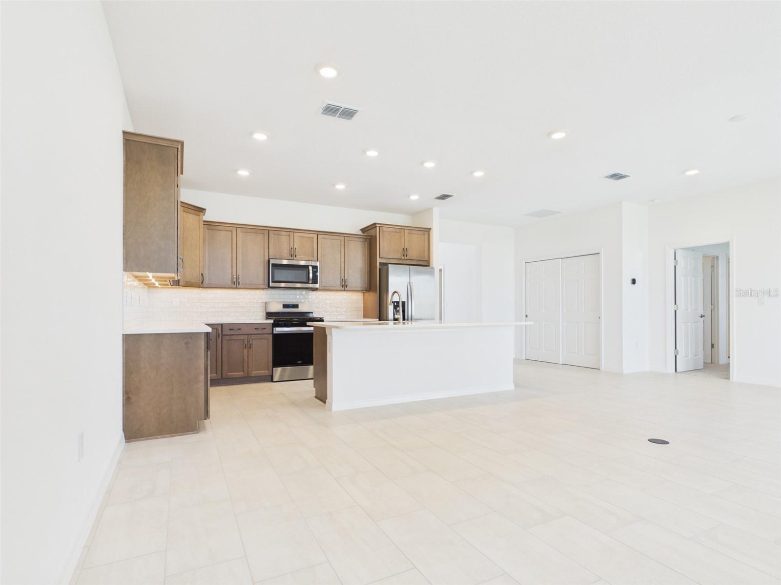 Image 7 of 26 For 5824 70th Terrace