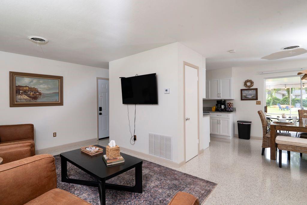 Image 12 of 40 For 9205 Jasmine Lane