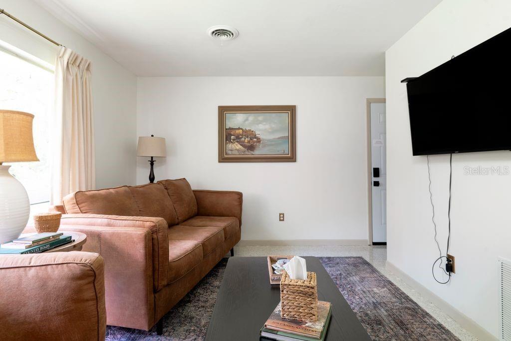 Image 7 of 40 For 9205 Jasmine Lane
