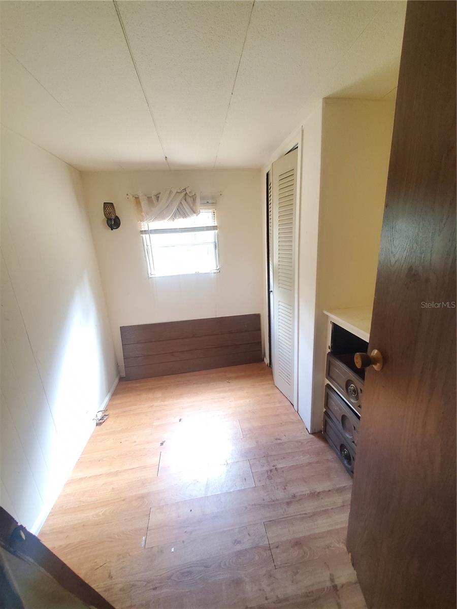 Listing photo id 12 for 6945 110th Street