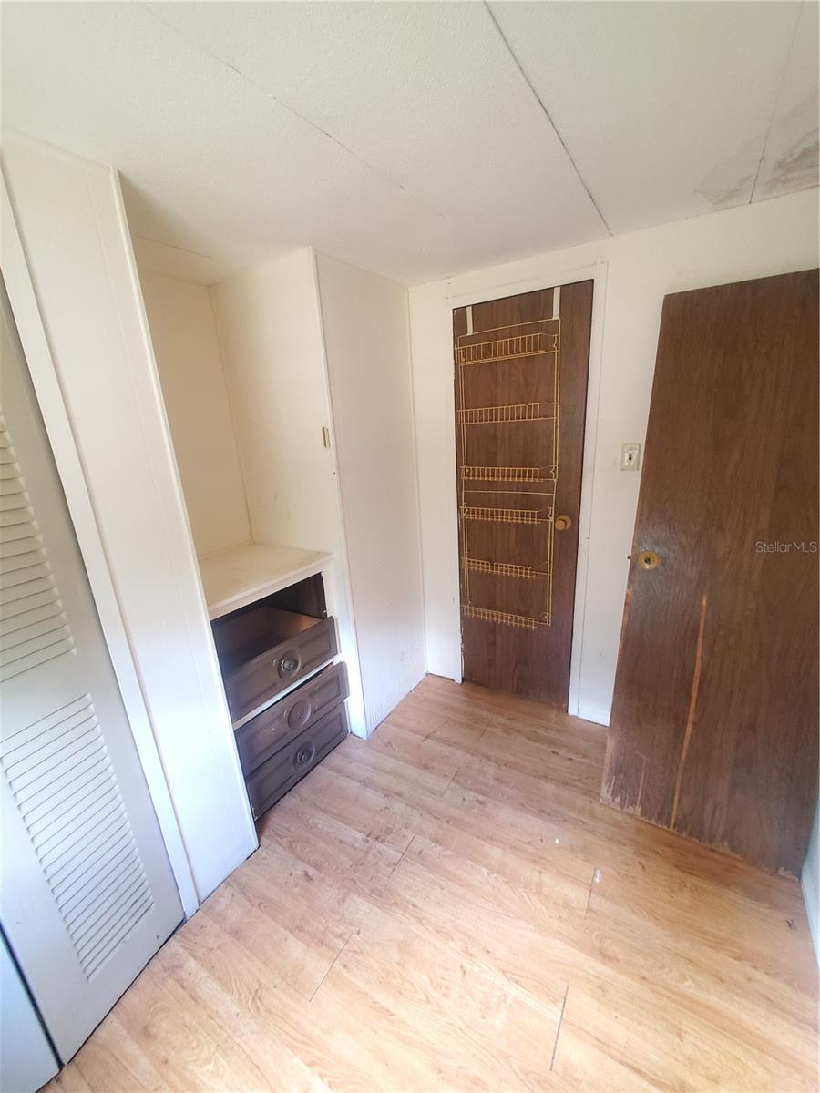Listing photo id 13 for 6945 110th Street