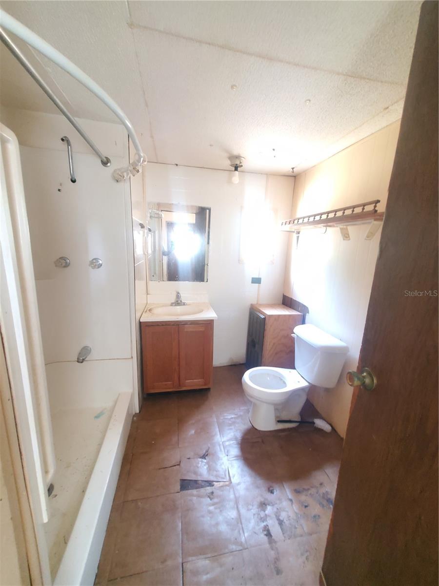 Listing photo id 14 for 6945 110th Street