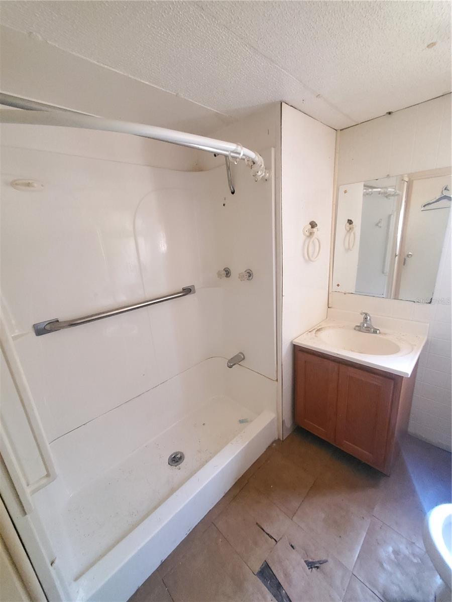 Listing photo id 16 for 6945 110th Street