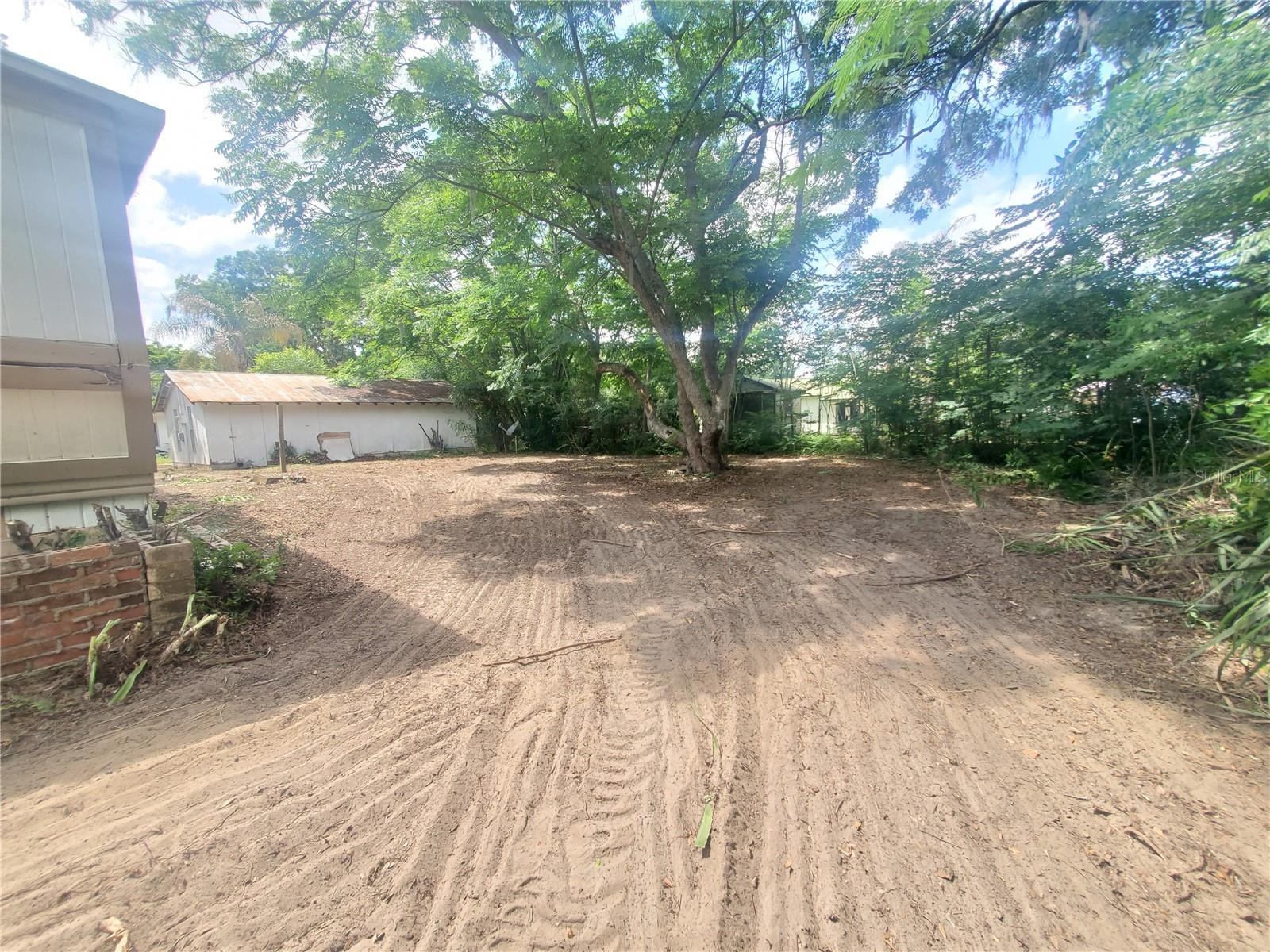 Listing photo id 24 for 6945 110th Street