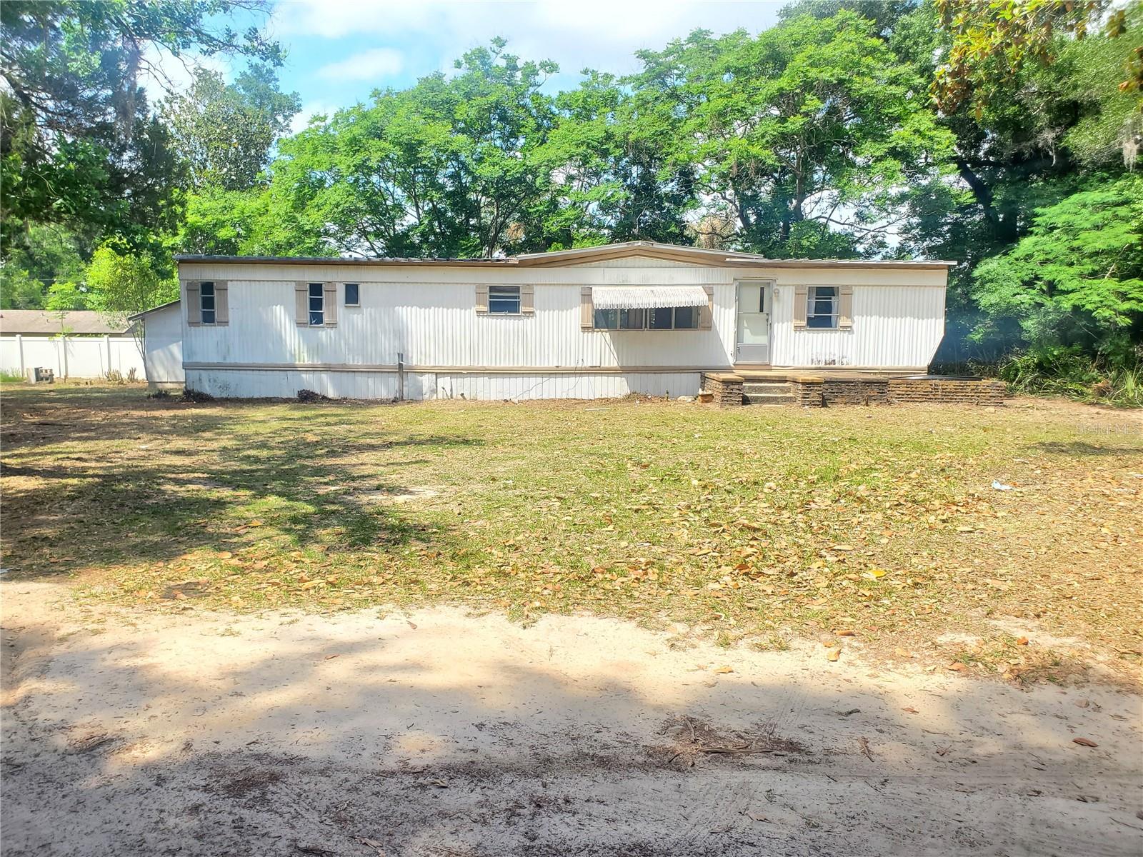 Listing photo id 2 for 6945 110th Street