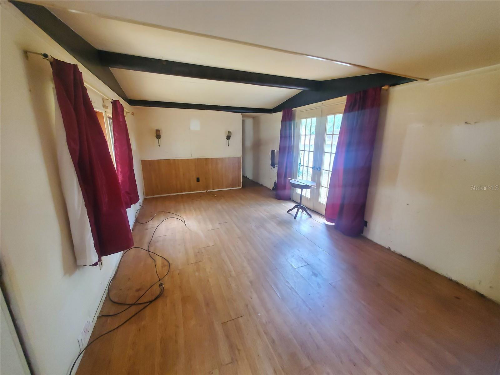Listing photo id 5 for 6945 110th Street