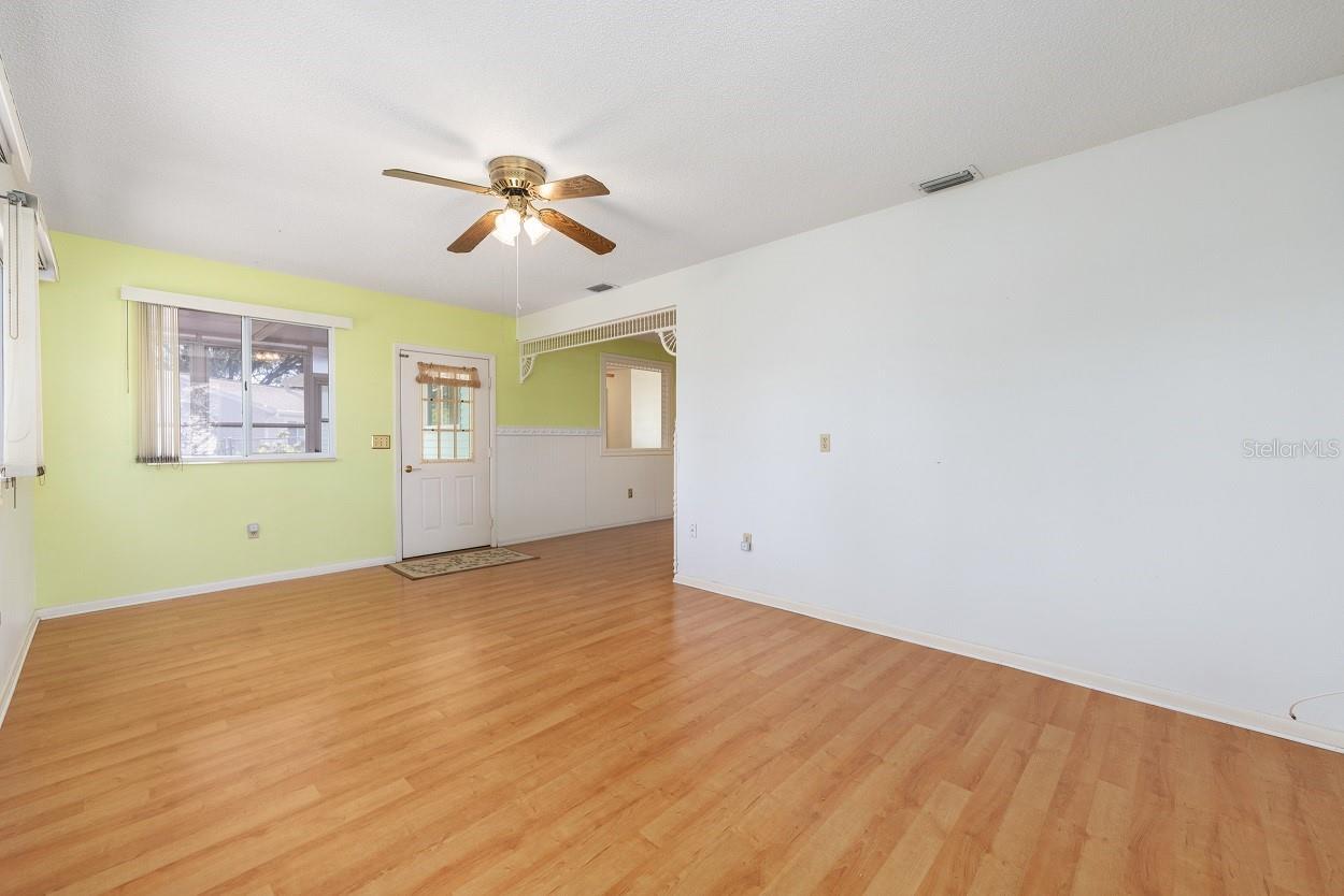 Image 3 of 9 For 8669 108 Lane