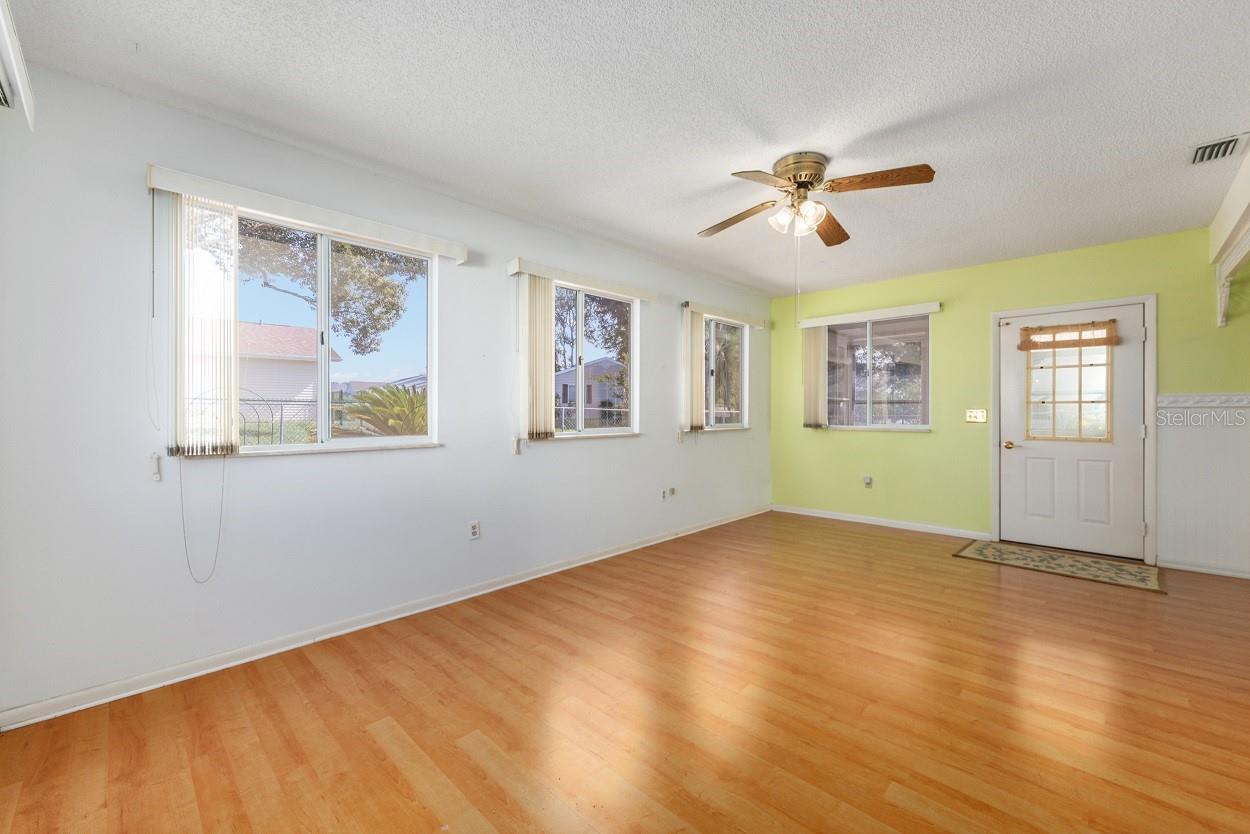 Image 4 of 9 For 8669 108 Lane