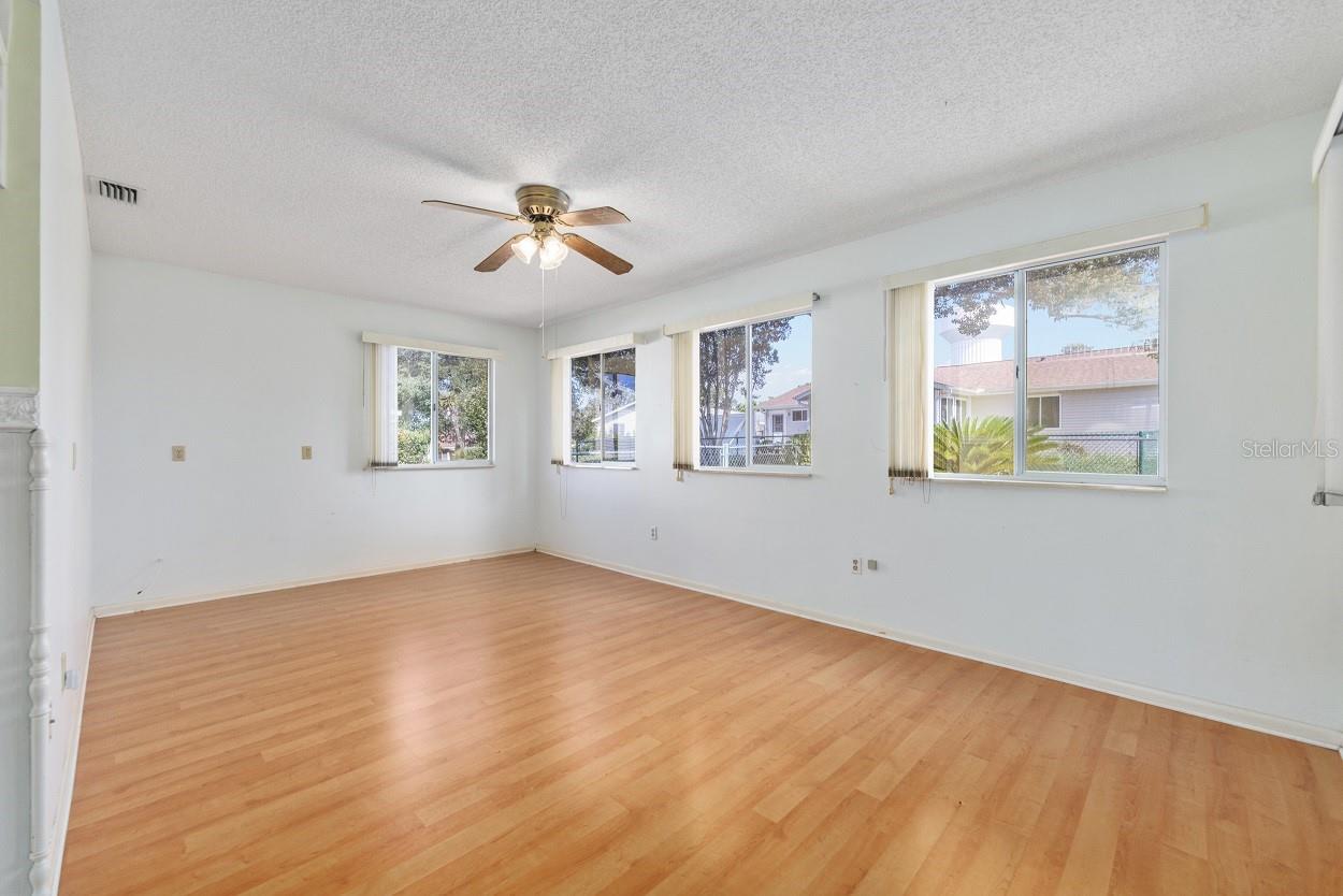 Image 8 of 9 For 8669 108 Lane