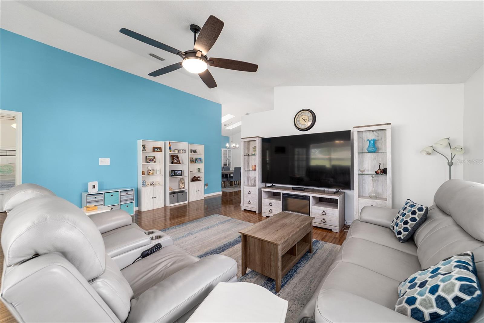 Image 21 of 55 For 9181 91st Circle