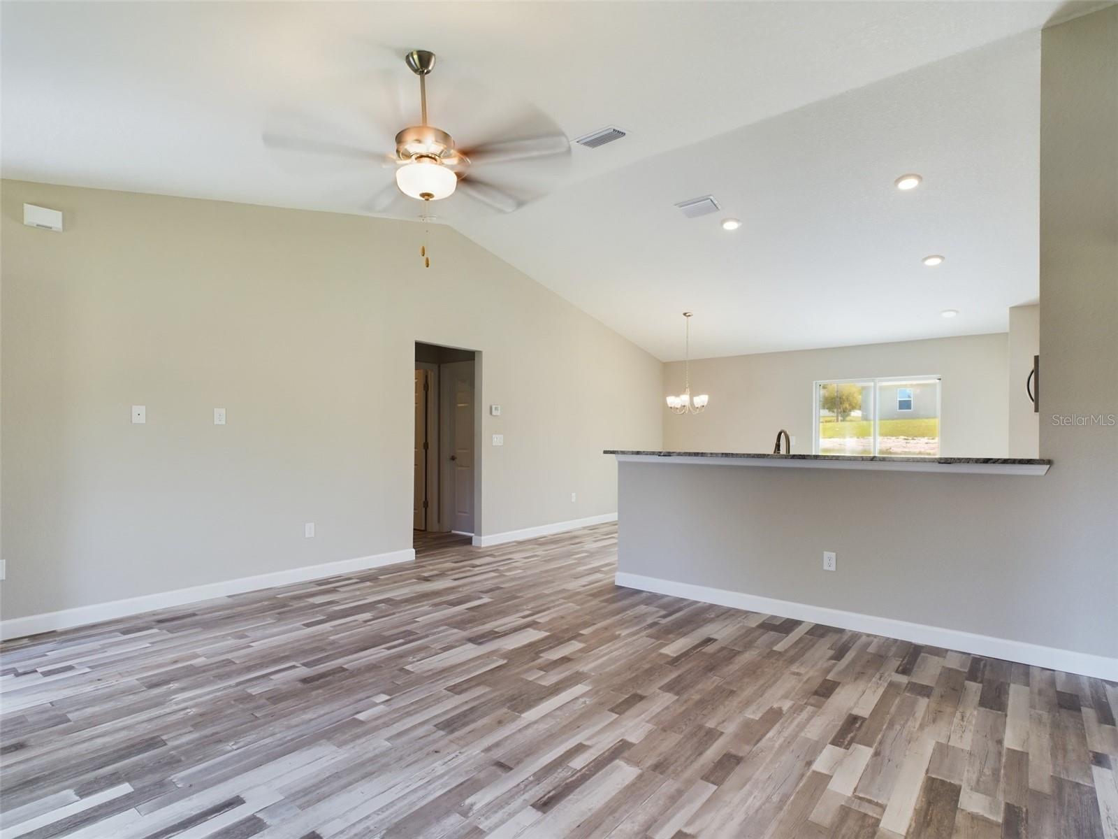 Image 6 of 25 For 13215 77th Avenue