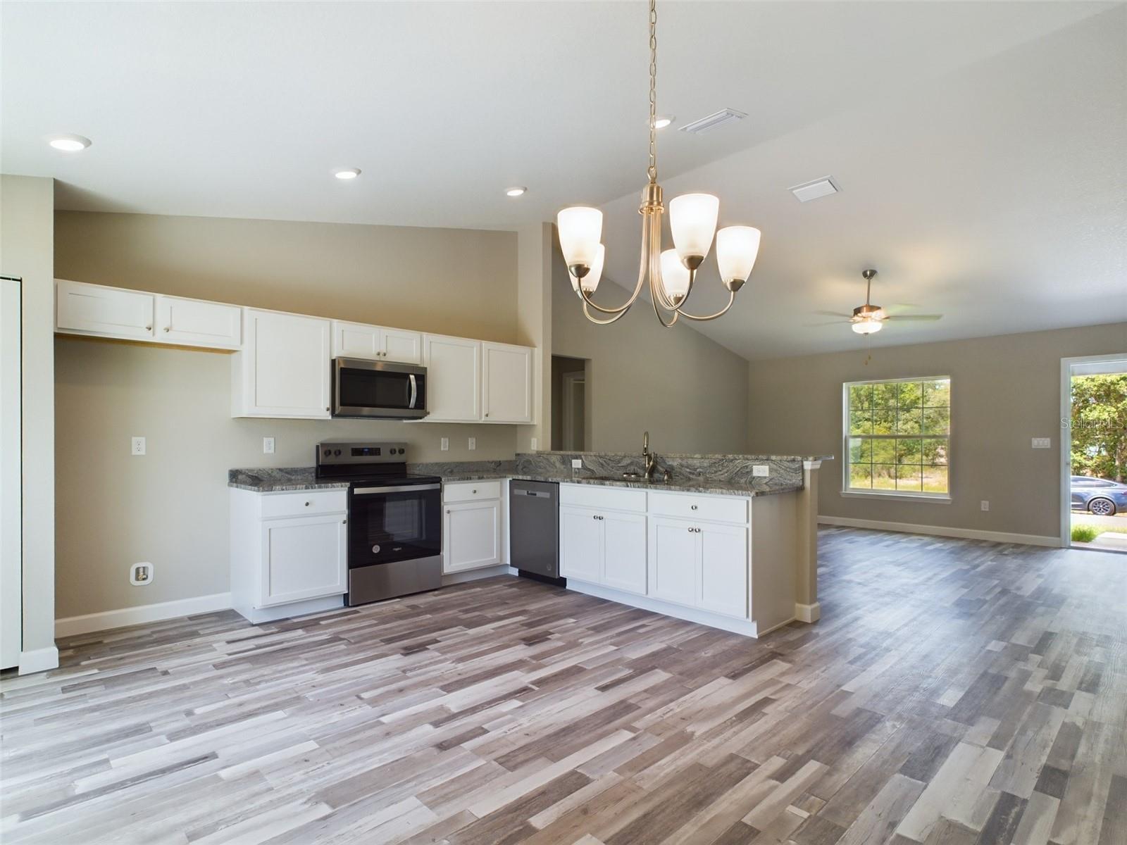 Image 7 of 25 For 13215 77th Avenue