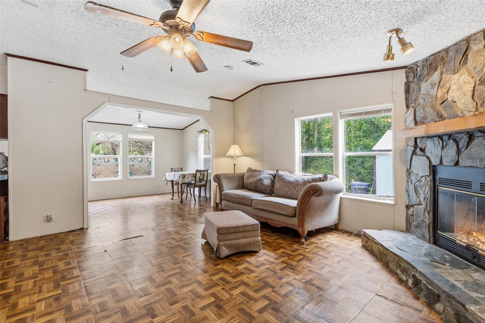 Image 18 of 67 For 8186 Windsong Street