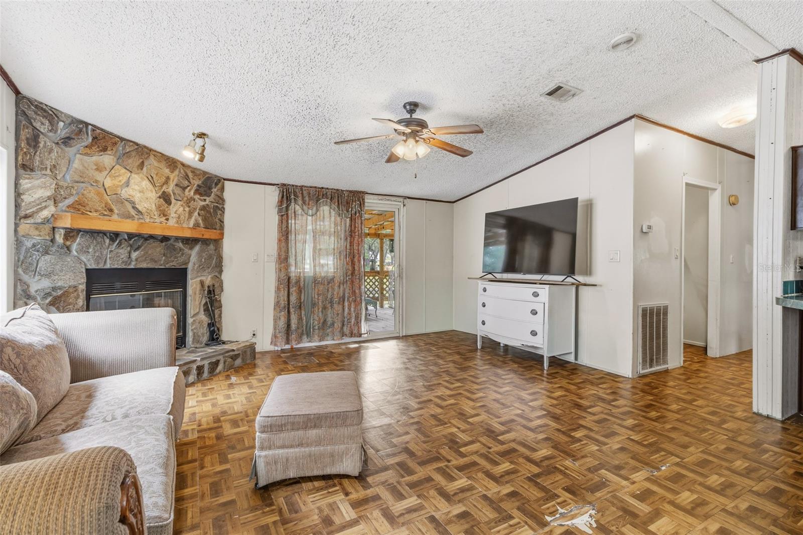 Image 20 of 67 For 8186 Windsong Street