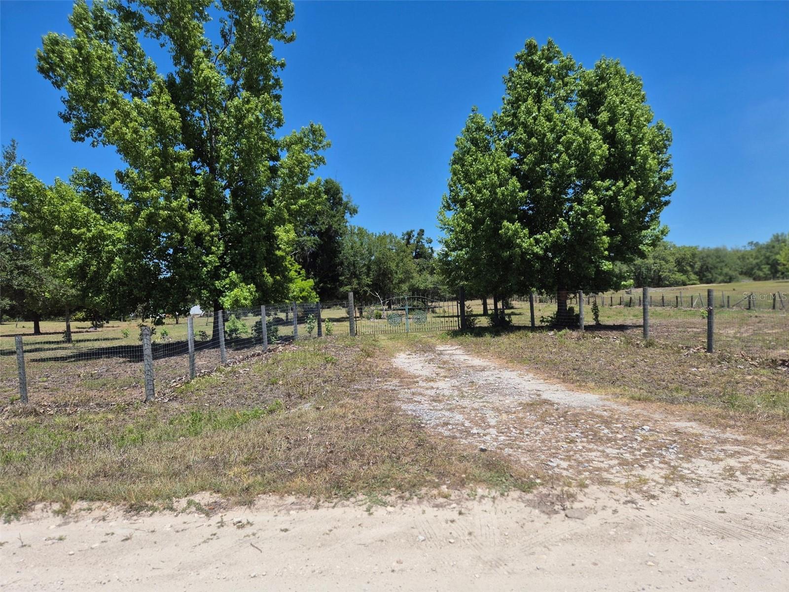 Image 21 of 40 For 11651 73rd Lane