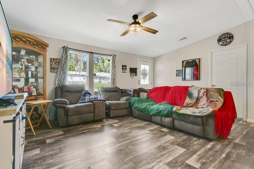 Image 3 of 23 For 10787 112th Avenue