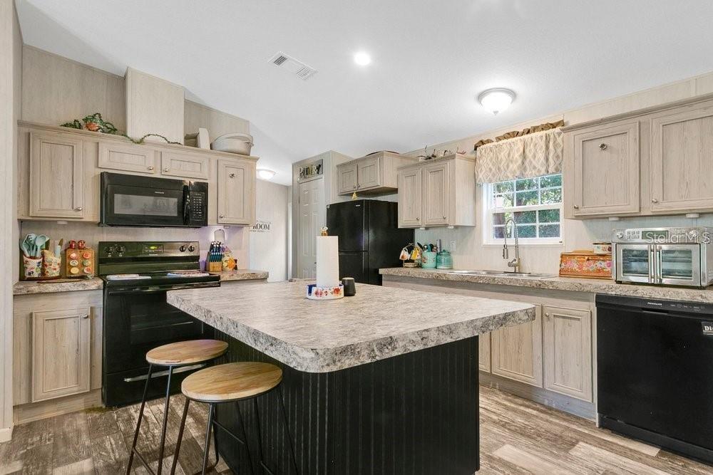 Image 6 of 23 For 10787 112th Avenue