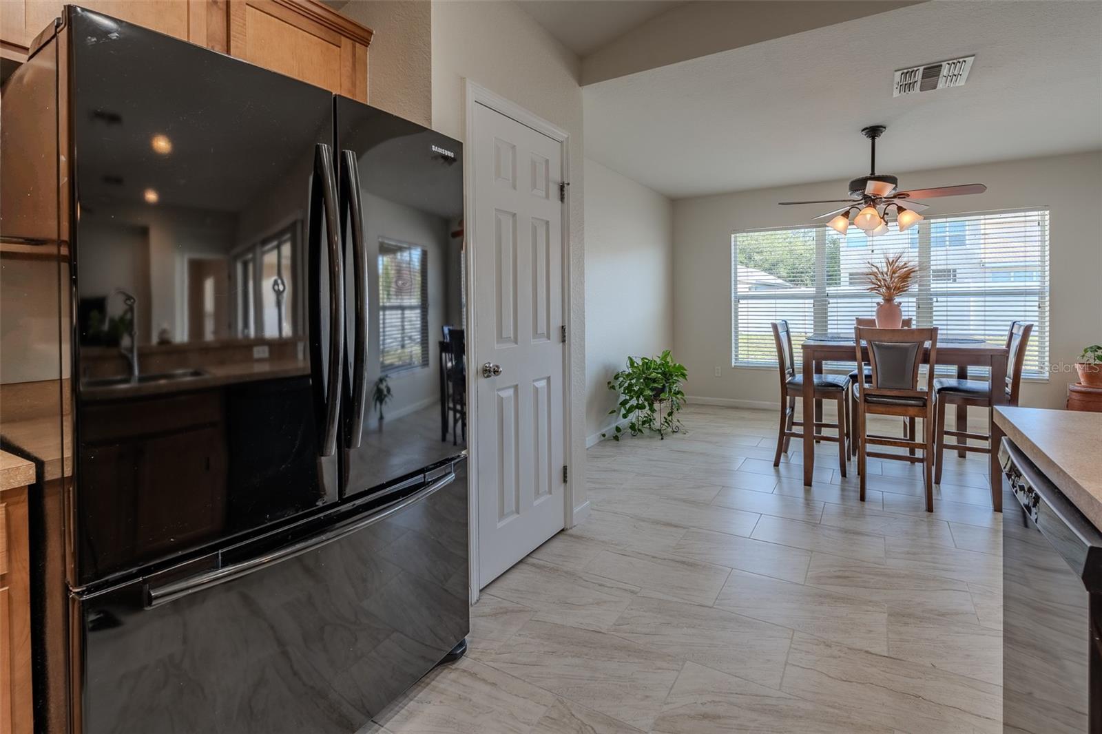 Image 11 of 47 For 5561 40 Street