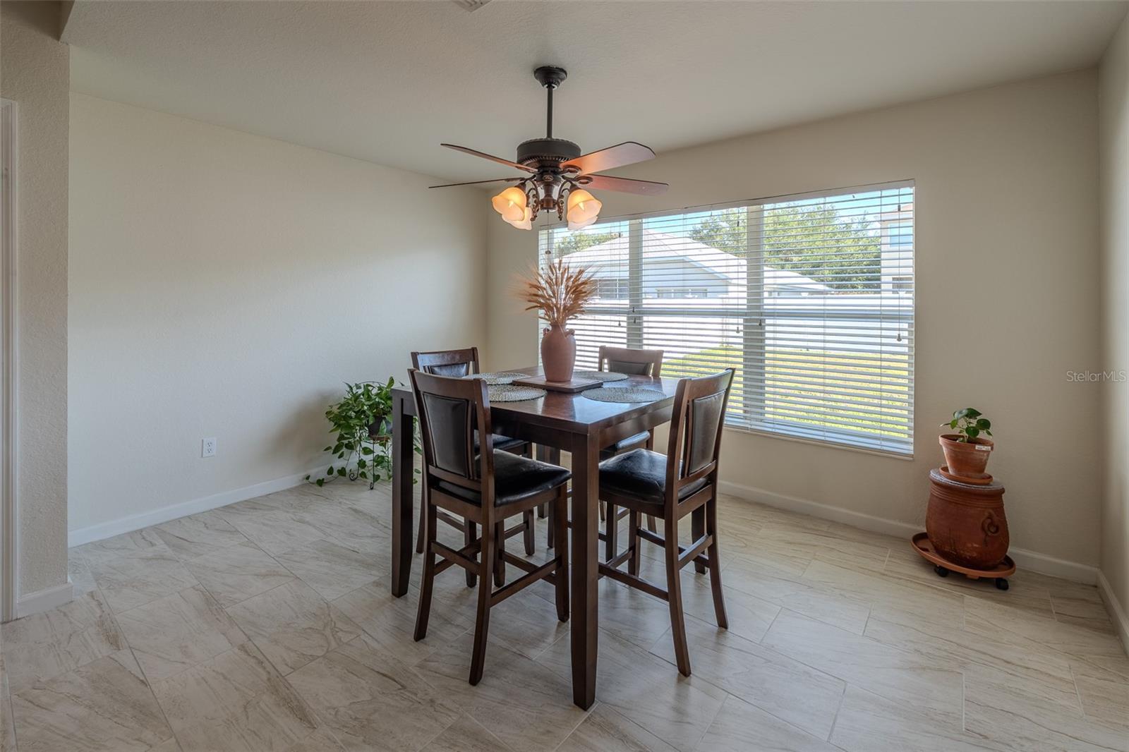 Image 12 of 47 For 5561 40 Street
