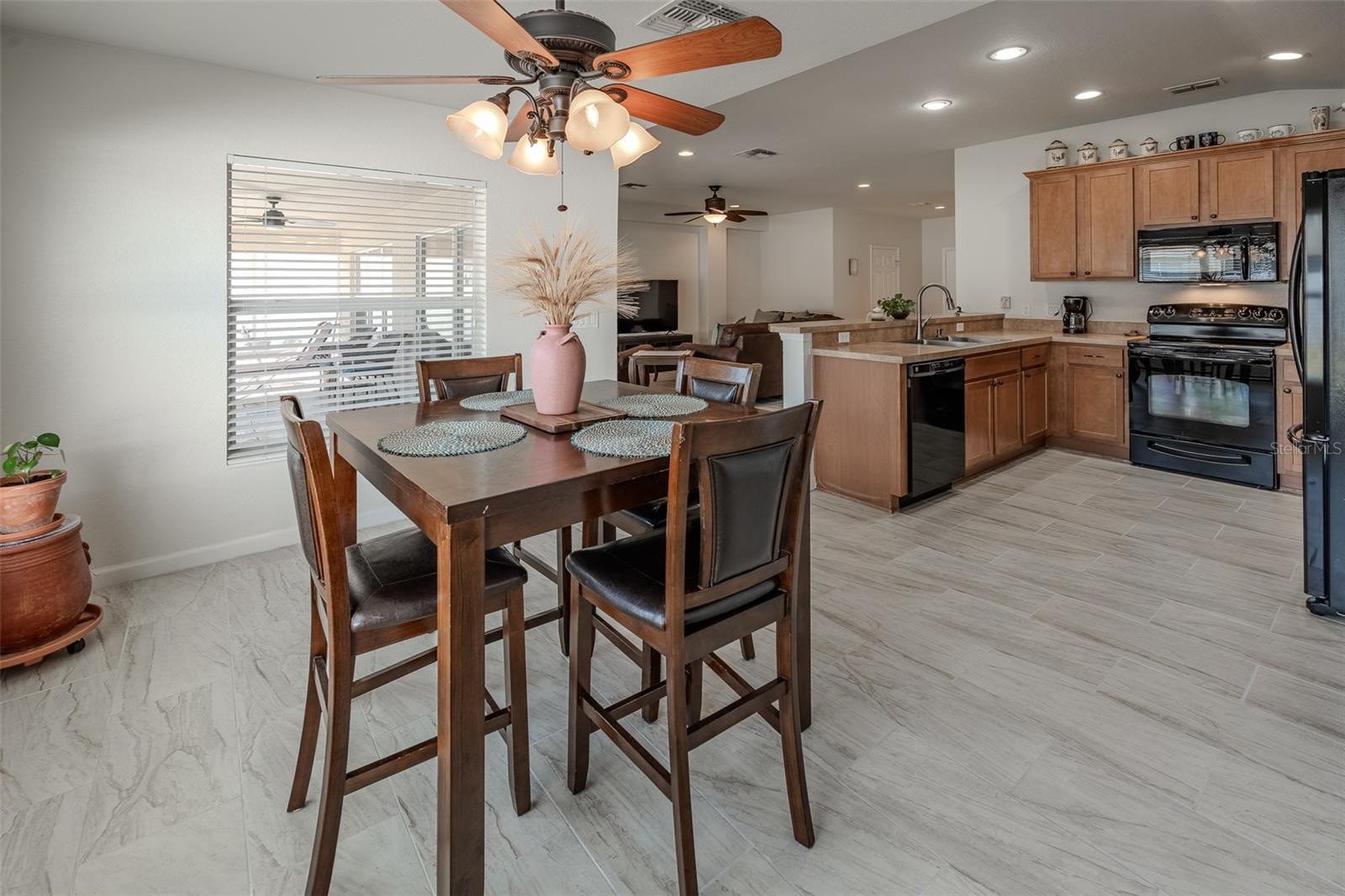 Image 14 of 47 For 5561 40 Street