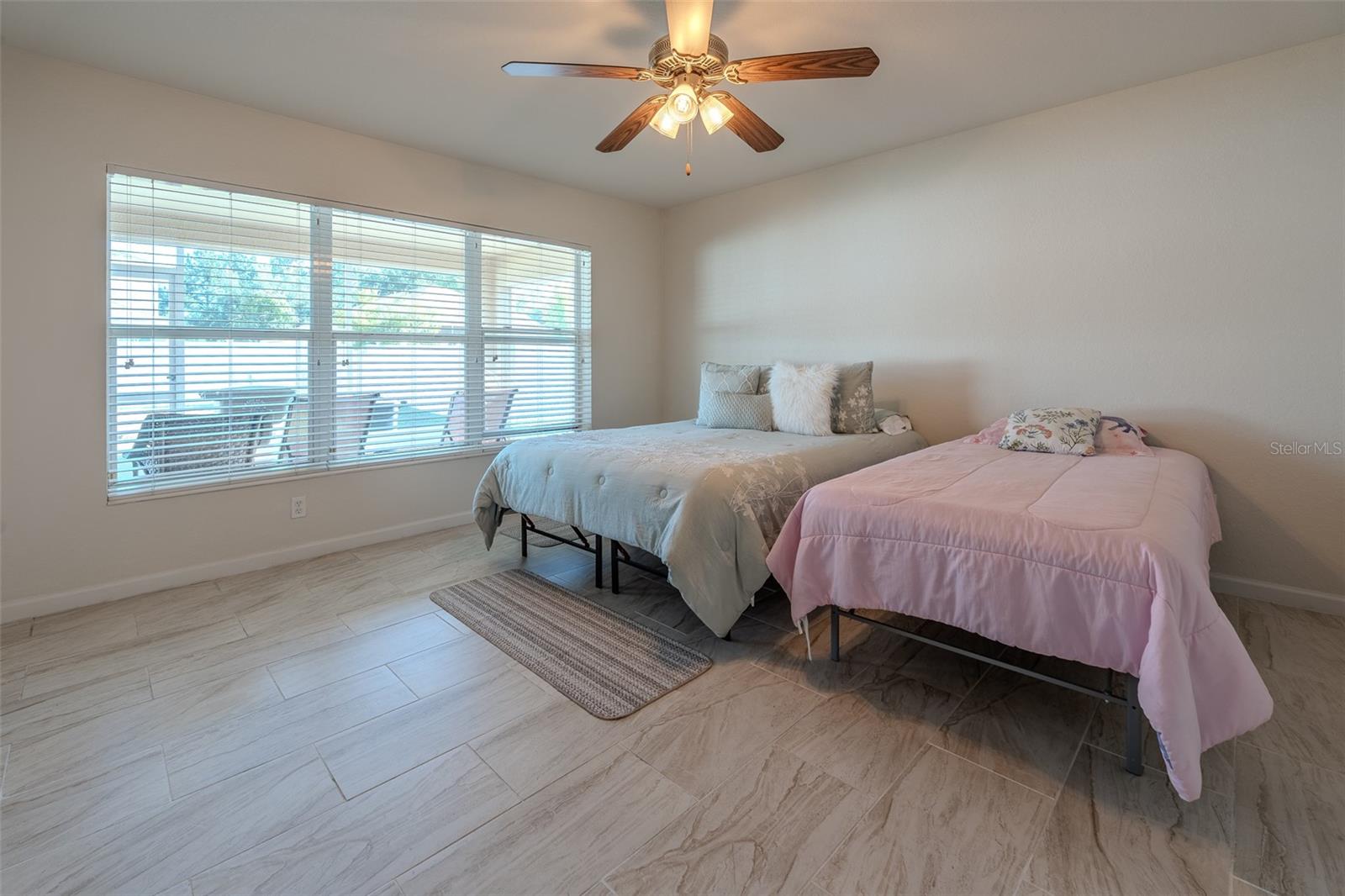 Image 17 of 47 For 5561 40 Street