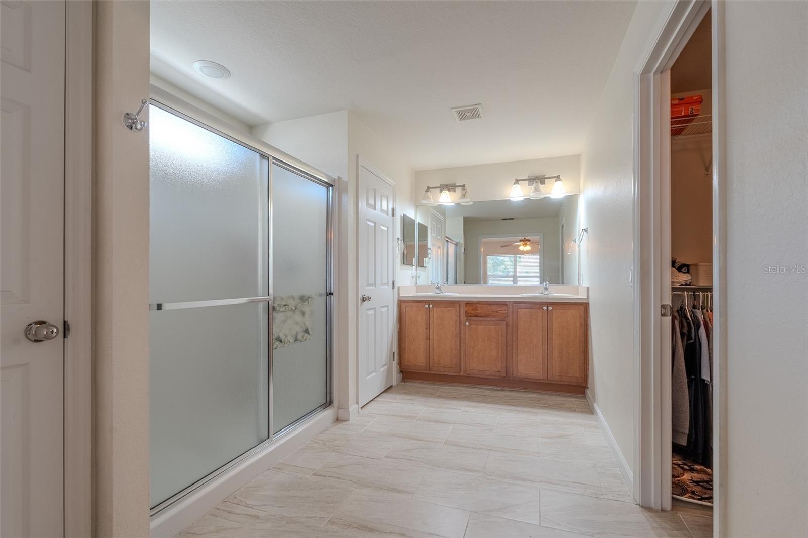 Image 18 of 47 For 5561 40 Street