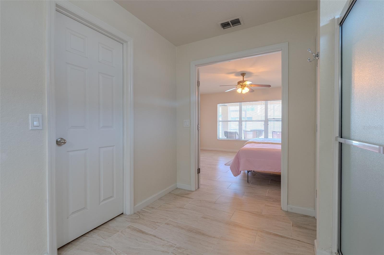 Image 22 of 47 For 5561 40 Street