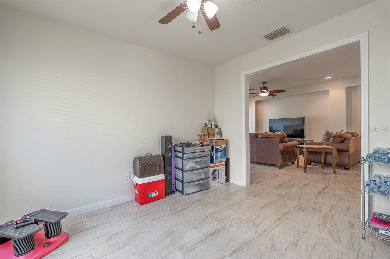 Image 31 of 47 For 5561 40 Street